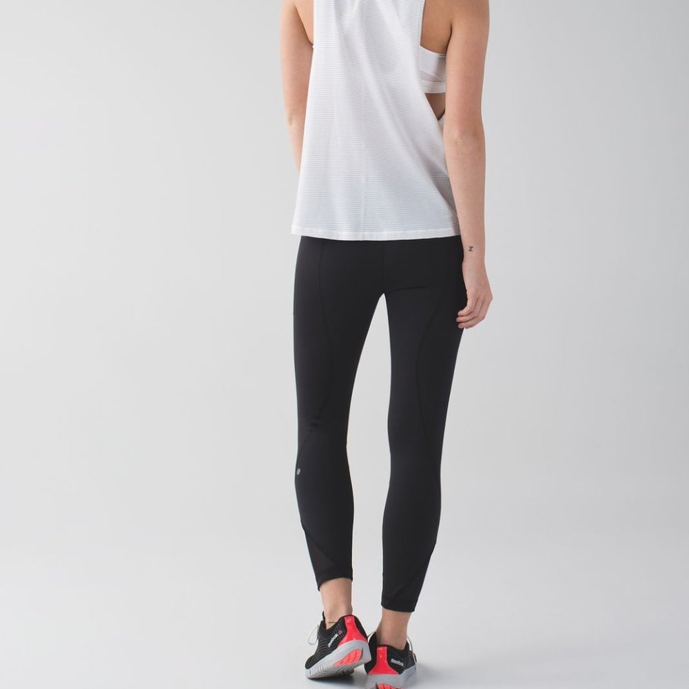 Like new! Lululemon Inspire Tight II black leggings / pants / tights, pockets